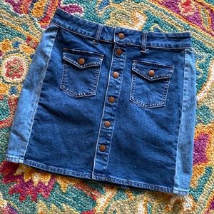 Madewell button down two toned denim skirt - size 28